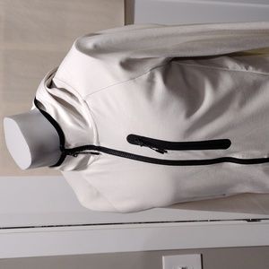 Apana cream colored zip hooded jacket with pockets. NWT. Medium